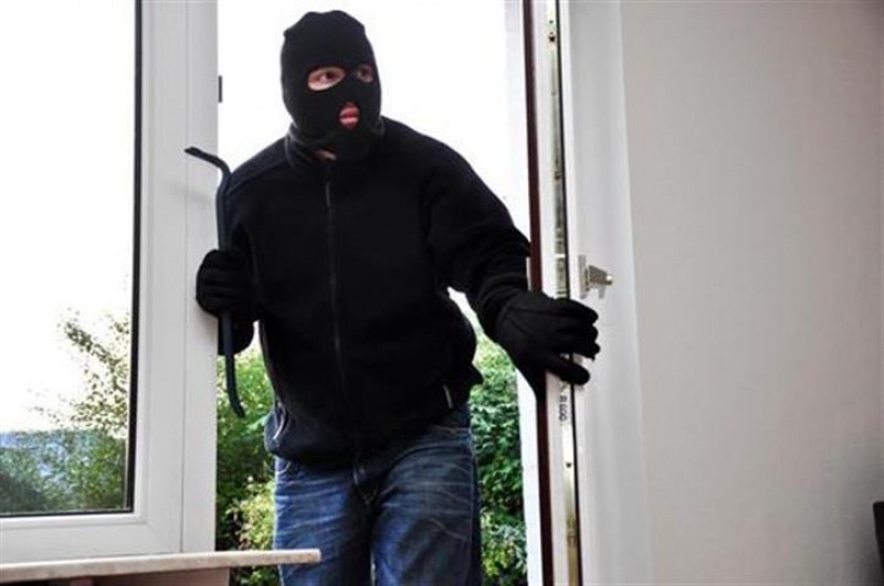 Спипаха крадец в Карлово, съсед го видял да бяга от дома на възрастна жена