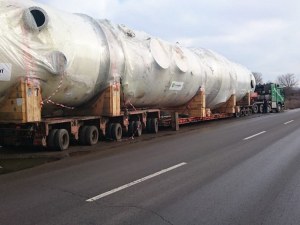 Извънгабаритен товар затруднява движението тази сутрин в Пловдив