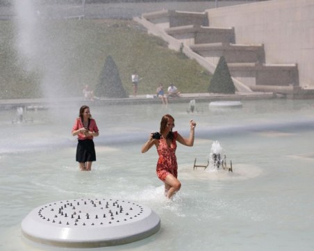 До 37 градуса ни морят в градовете, по морето - умерен вятър и вълни