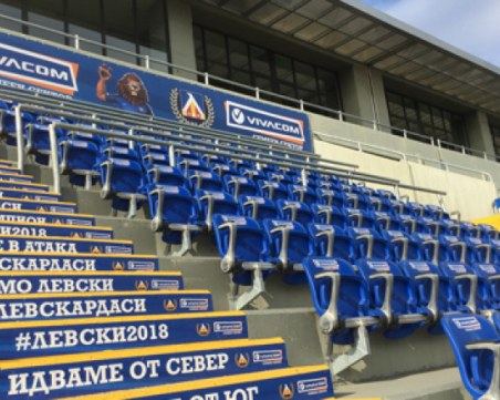 Остава тежко състоянието на пребития служител на 