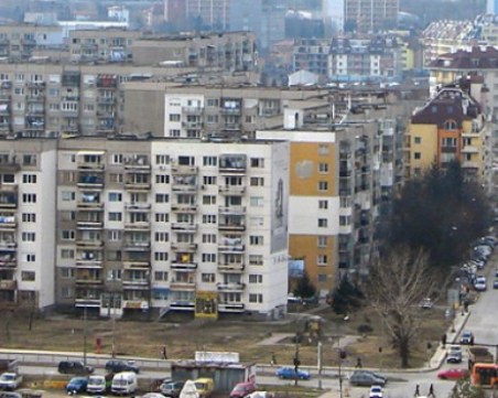 Психично болна съседка тормози цял блок във Варна