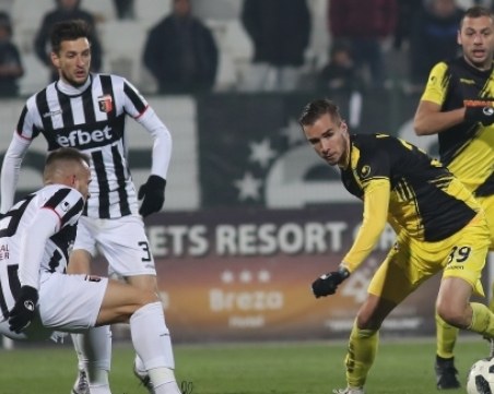 Локо пусна билетите за дербито с Ботев