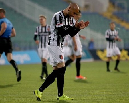 Локо не издържа на щурма и агресията на Левски