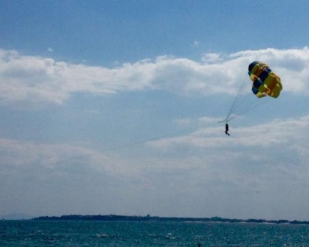 Няма нарушения на Каваци, където пострадаха майка и син с парасейлинг