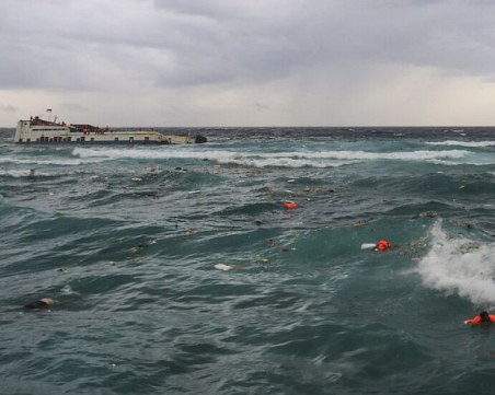 Пожар на ферибот в Индонезия! 3 загинаха, над 30 са в неизвестност