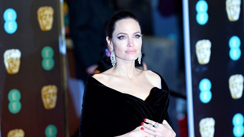 Анджелина Джоли изпраща най-големия си син в университет