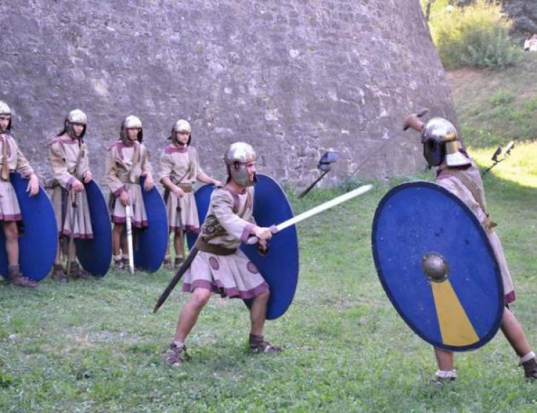 Легионери се бият по зидовете на крепостта Баба Вида