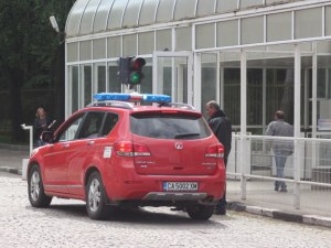 Пожар бушува на територията на оръжейния завод