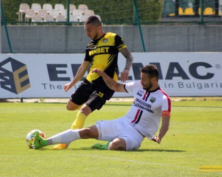 Бивш играч на Ботев нападна клуба и спортния директор