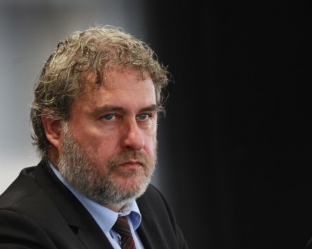 Боил Банов поиска оставката на директора на музикалното училище в София заради унижение към Дарина Такова