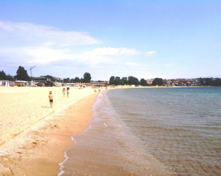 Бонус екотоалетна, ако платиш 24 лева за чадър и шезлонг