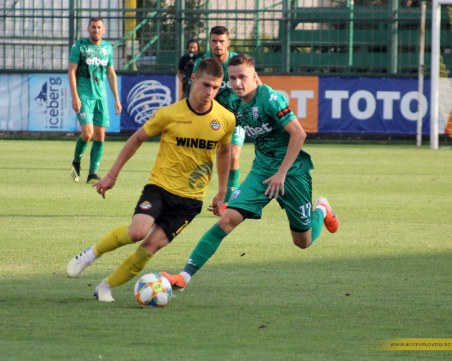 Ботев живна с победа у дома, Перван влезе в ролята на Неделев