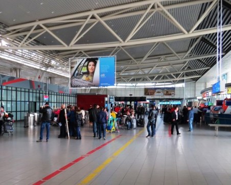 Кавги и заплахи за бой на Летище София! Над 270 души чакаха да излетят за Франкфурт – не успяха