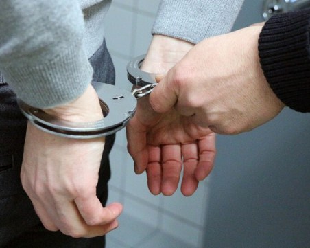 Полицията в Пазарджик арестува  наркодилър, в него откриха и иманярско оборудване