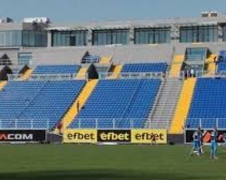 Пребитият служител на Левски има проблеми с дишането