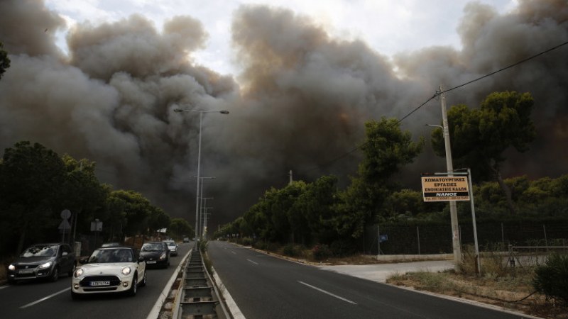 Пожарите в Гърция продължават – над 50 огнени стихии бушуват в страната