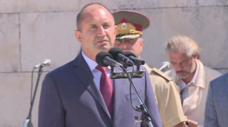 Президентът Радев: Скандалите в правителството са много и са унищожителни