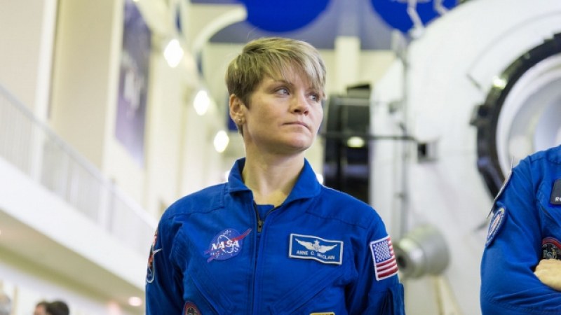Разследват астронавтка за киберпрестъпление от космоса – влизала в сметките на съпругата си