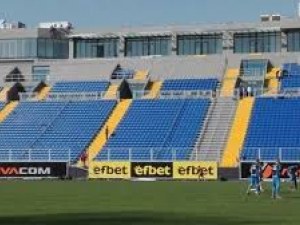 Пребитият служител на Левски има проблеми с дишането