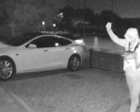 Автоджамбази отмъкнаха Tesla за 30 секунди