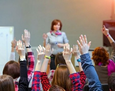 Криза за учители! Ще останат ли ученици без преподаватели?