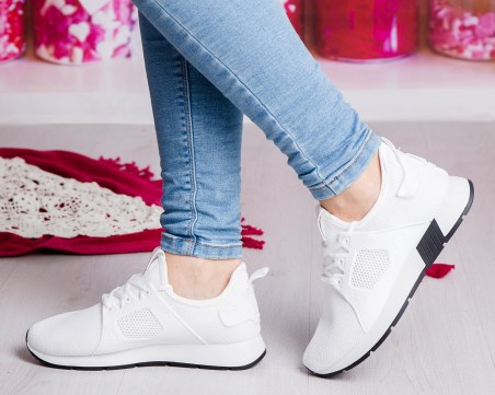 Лесни трикове за бързо почистване на белите маратонки