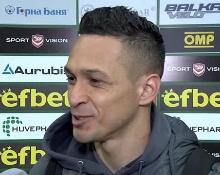 Марселиньо си спретна страхотен купон, скочи в басейн