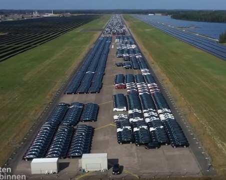 Откриха огромно гробище с дефектни автомобили Mercedes