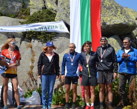 Жегата провали маратонски рекорд на Черни връх, 3 000 се качиха горе