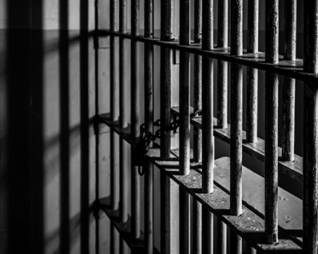 Издирването на избягалите от затвора в Стара Загора продължава