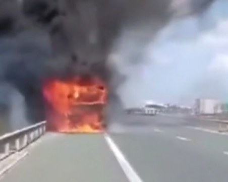 Камион се запали на АМ 