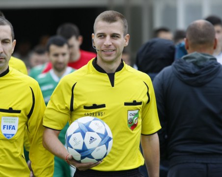 Отнеха свирката на депутата Стефан Апостолов заради гафове на мача в Разград