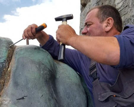 Пловдивчани реставрираха лъва на Шипка