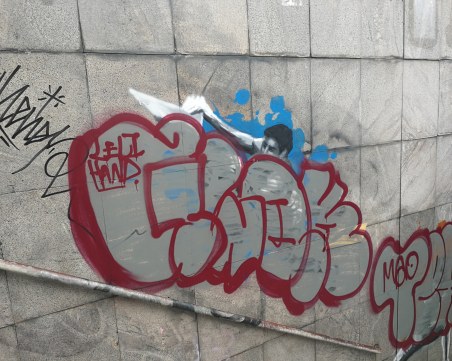 София равнис по Берлин: Ловят по почерка драскачите по стени