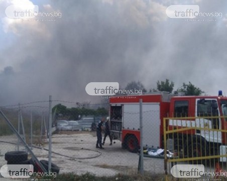 Столипиново отново гори! Пожарни хвърчат към пламъците