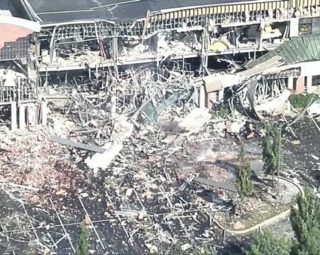 Взрив срина част от търговски център в САЩ