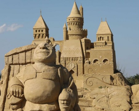 Любими приказни герои оживяха от пясък на плажа в Бургас