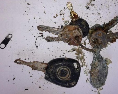 Знаете ли на кого са тези ключове? Намерени са до труповете в Негован