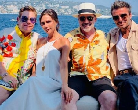 Дейвид и Виктория Бекъм прекарват ваканцията си на яхтата на Елтън Джон