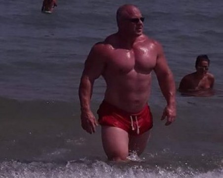 Гадже на депутат и дъщеря на топ лекар в бардака на Димо Флорината