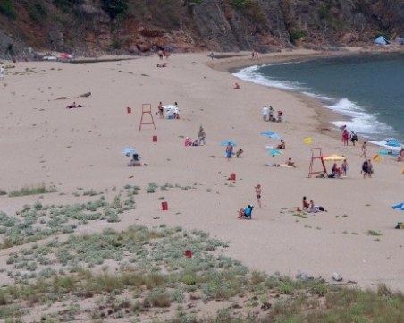 Труп на гол мъж шокира летовници в Синеморец