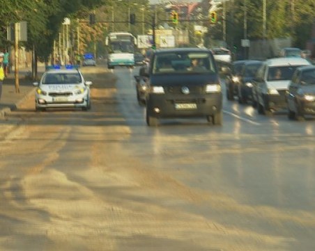 Цистерна разля 8 тона масло до Сточна гара в София! Движението е затруднено