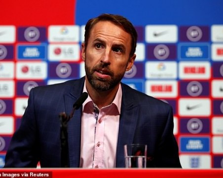 Англия хвърля четирима дебютанти срещу България