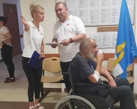 Доброволци на БЧК помогнаха на бездомен и изоставен мъж в пловдивска болница