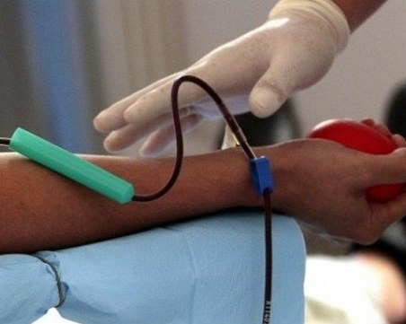 Снежана от Пещера е с рядко заболяване, има нужда от кръв! Да помогнем