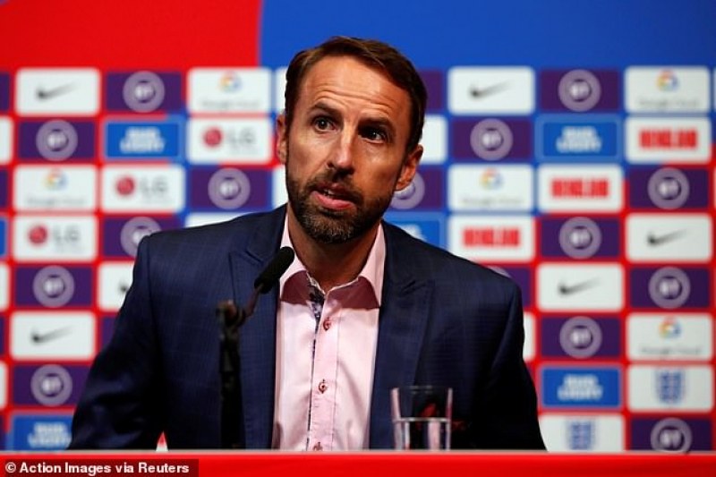 Англия хвърля четирима дебютанти срещу България