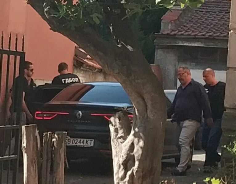 Шефът на БАБХ в Бургас със 150 бона гаранция, още четирима с обвинение за подкупи