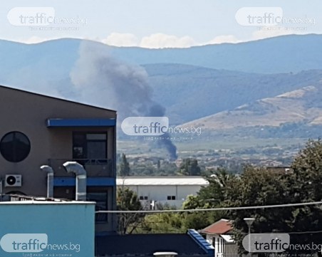 Пожар изпепели три постройки в Браниполе, черен дим покри района