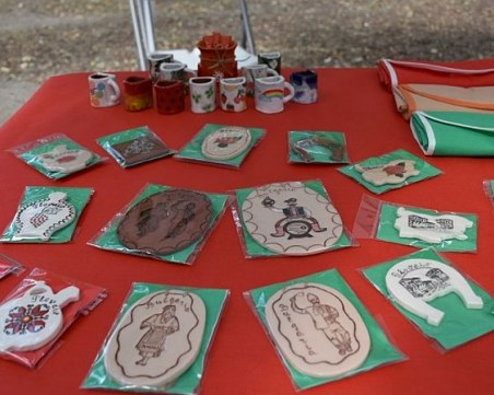 Ръчно изработени сувенири от хора с увреждания на Shake That Хълм