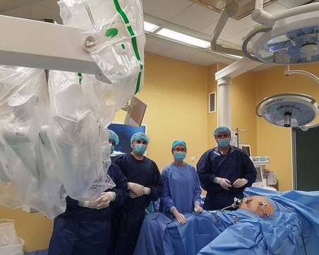 Уникална двойна робот-асистирана операция извършиха уролози в Плевен